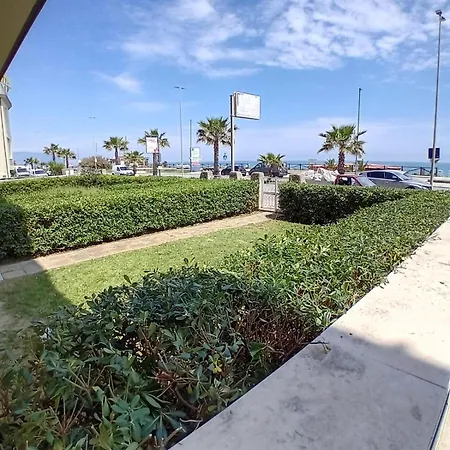 Fronte Mare Con Giardino Lejlighed