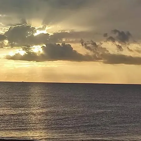 Fronte Mare Con Giardino Apartman Porto Recanati