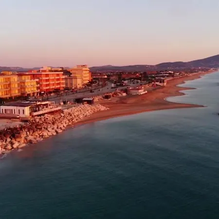 Fronte Mare Con Giardino Appartement *