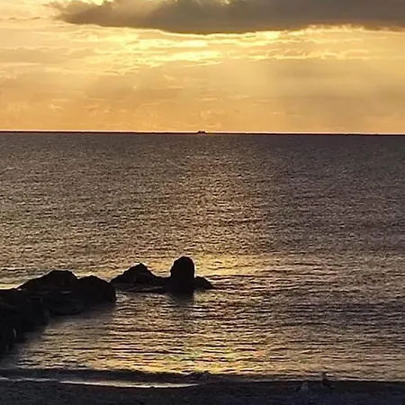 Fronte Mare Con Giardino Appartement Porto Recanati