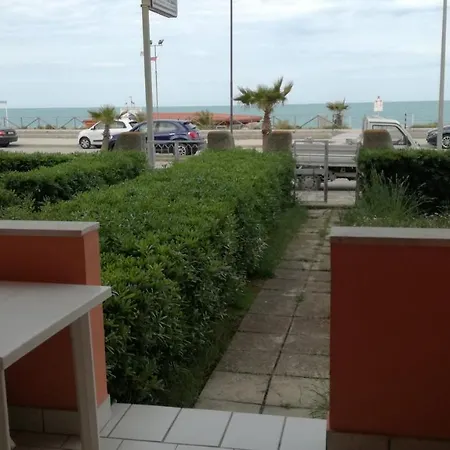 Fronte Mare Con Giardino *