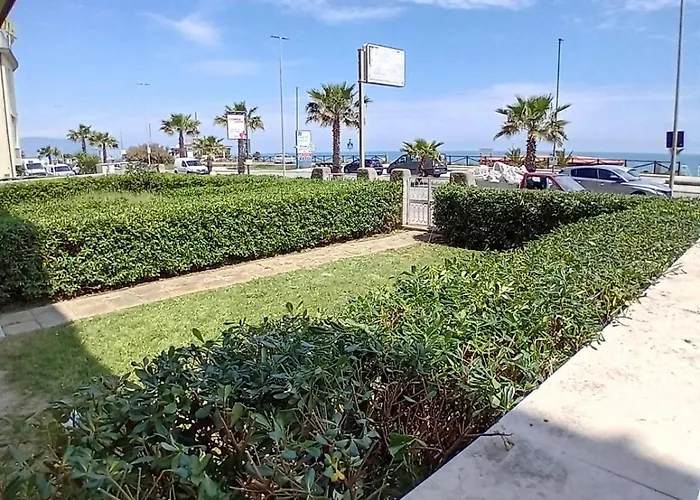 Fronte Mare Con Giardino Apartment